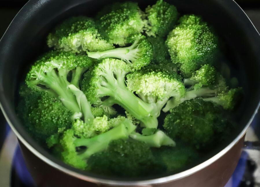 Torka broccoli för näringsrik turmat